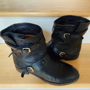 CHLOE, black grained leather “silverado” boots